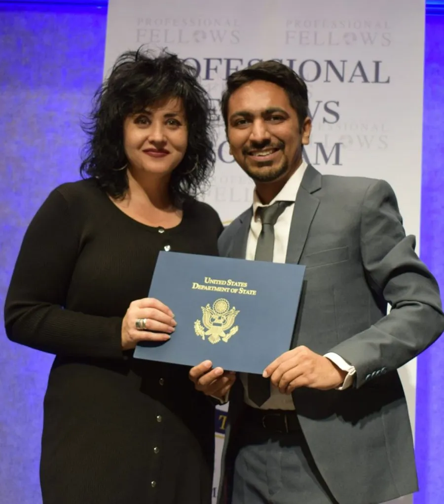 Dharmesh Gohil receiving the Professional Fellows certificate alongside his U.S. host mentor.